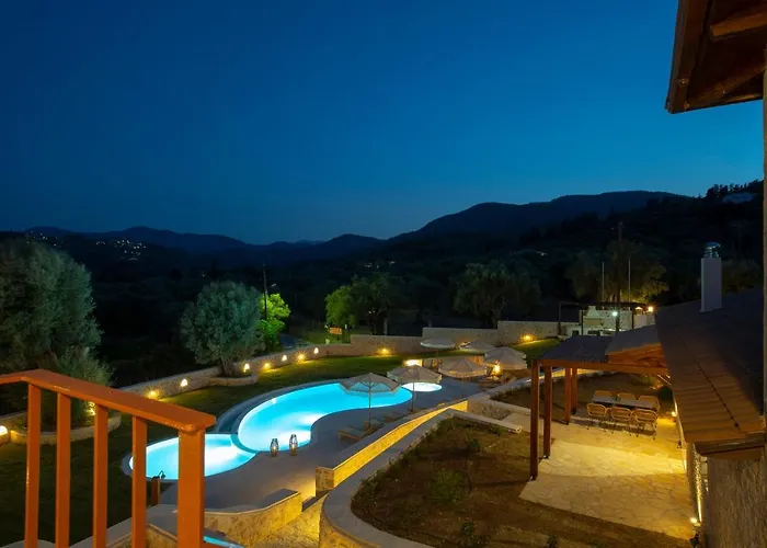 Villa Luxury Happynest Spasmeni Vrisi